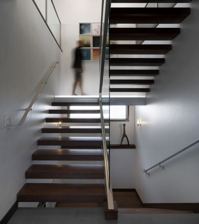 Why To Prefer Cantilevered Stair For Small Houses?
