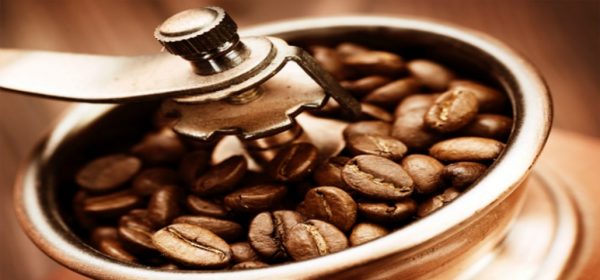 What's The Difference Between A Burr Grinder and Blade Grinder?