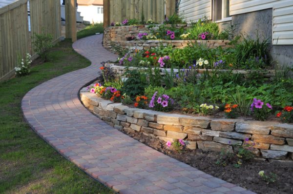 Hardscape Your Outdoor Living With The Help Of Stonemakers