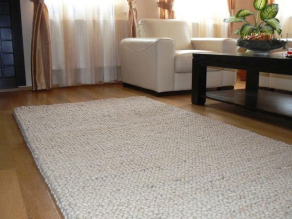 Living-Room-Carpet-of-Durable-Woven-Types