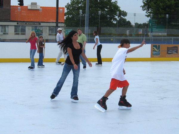 Synthetic_Ice_Skating_Rink_600x450