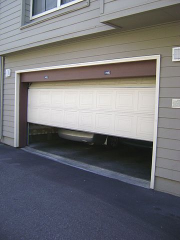 360px-Garage_door_sliding_up