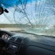 Why You Shouldn't Drive With a Cracked Auto Glass Windshield