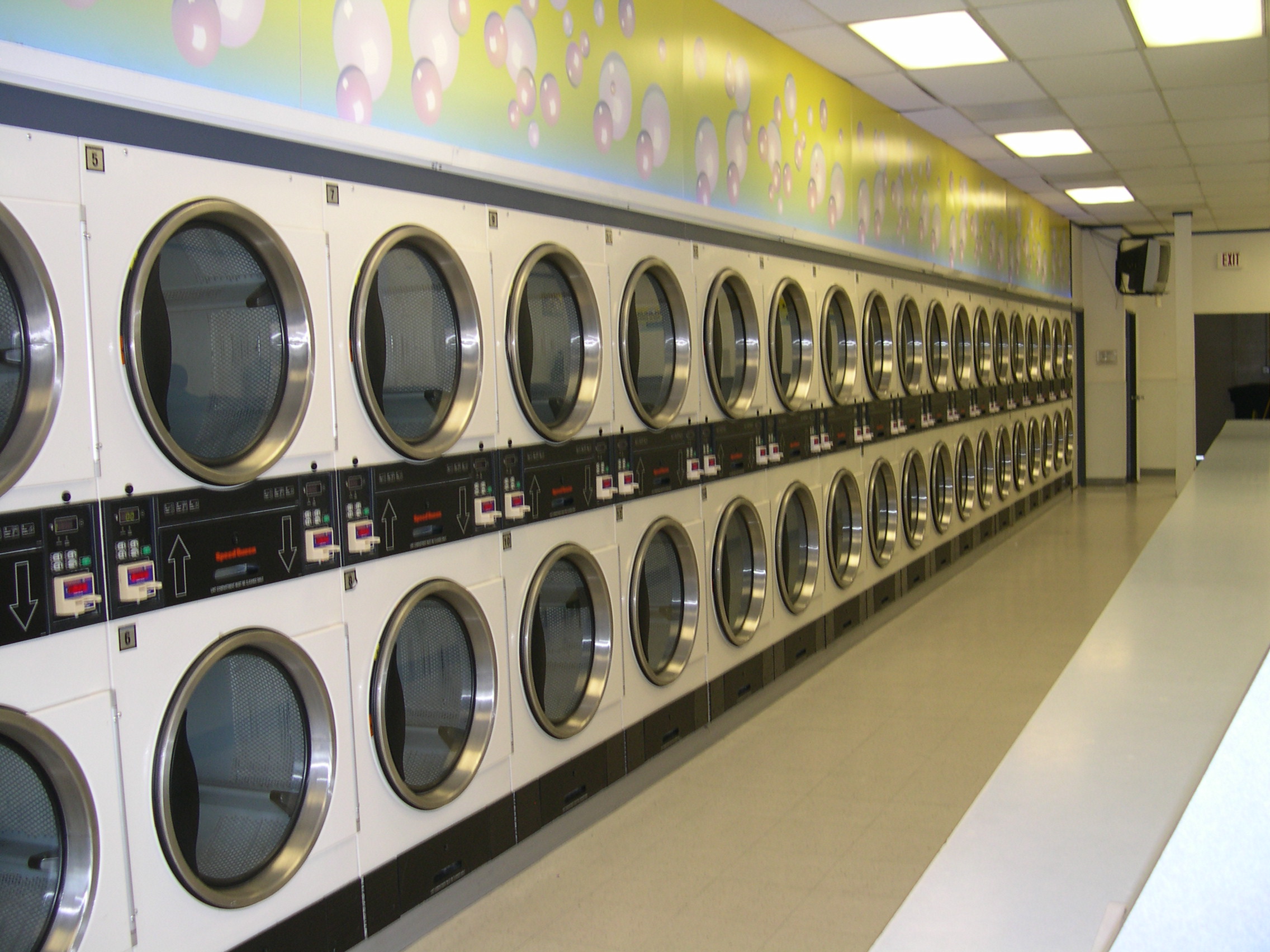 Buying A Laundromat: 5 Factors To Consider