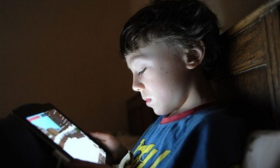 Should Parents Spy In Their Kids' Cell Phones?