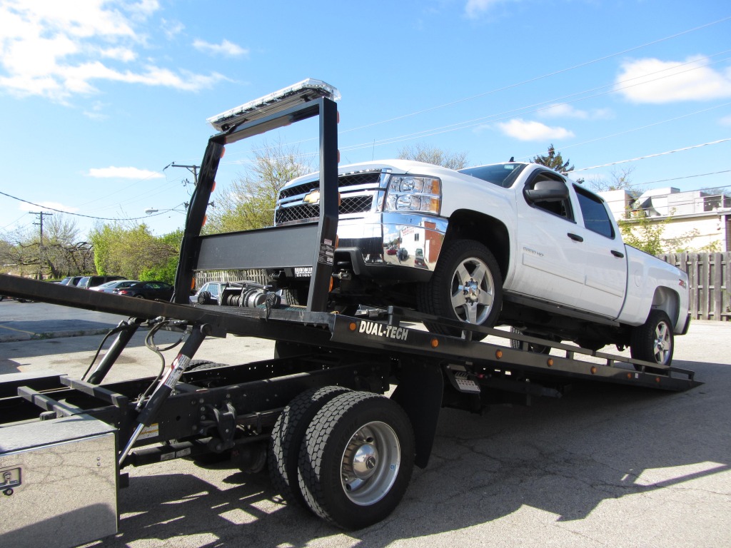 Clearing The Road With Commercial Towing Services