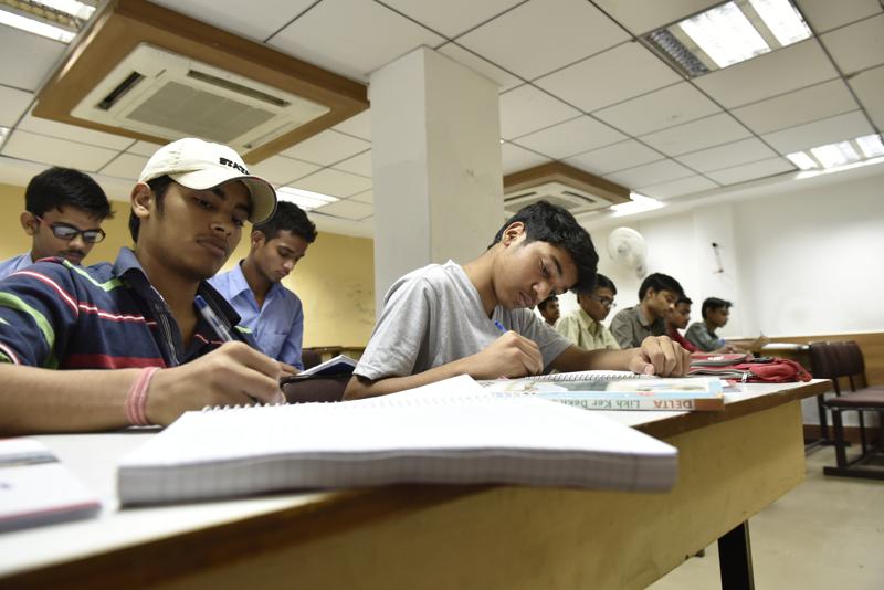 IIT JEE 2016 Entrance Exam Popularity, The Reason For Thriving IIT Colleges In India