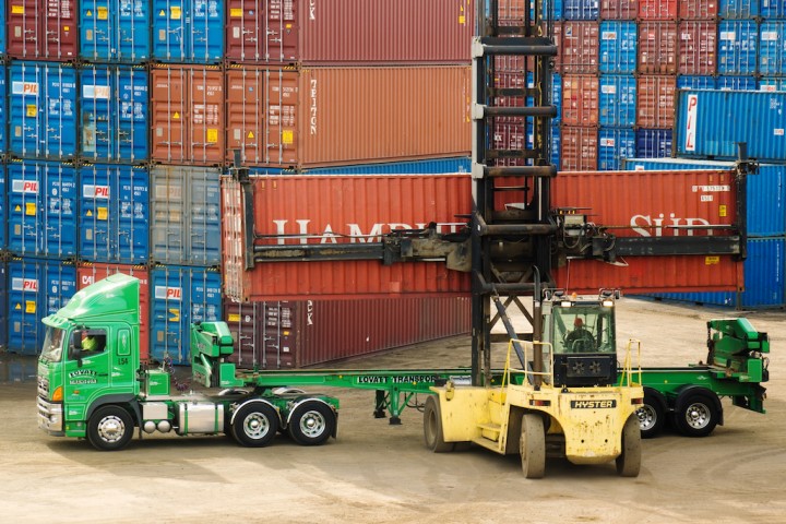 shipping-container-loading-uai-720×480