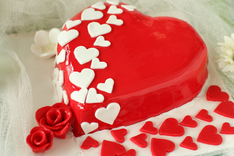 valentines-day-special-red-heart-cake