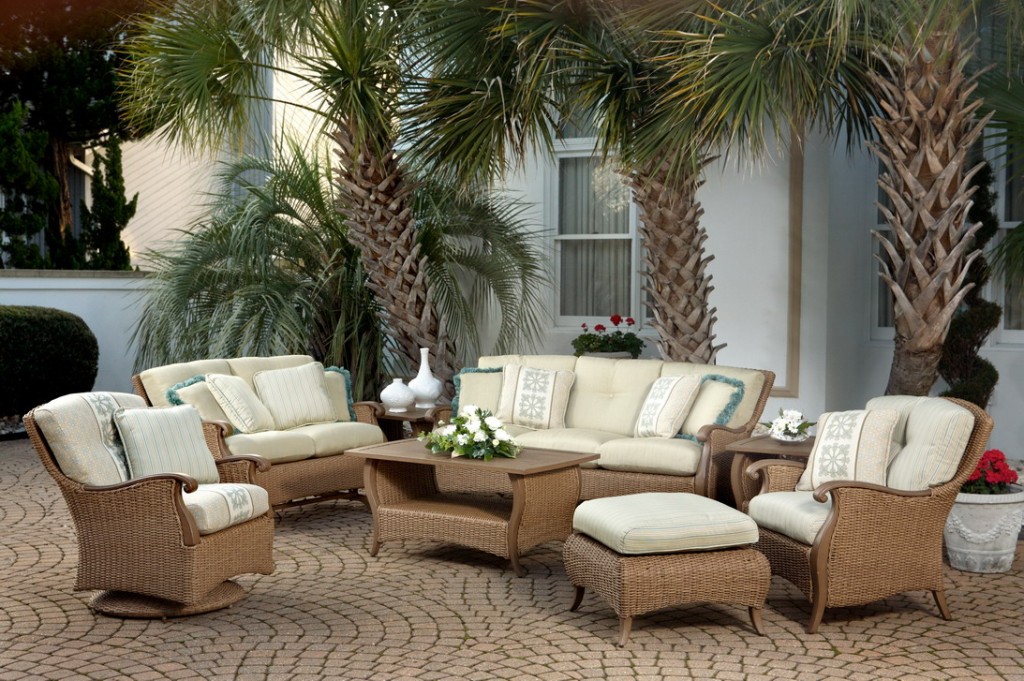 Go For The Best And Buy Rattan Garden Furniture