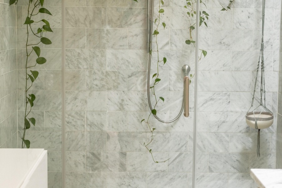 4 Ways To Reduce Water and Electricity Usage In Your Bathroom