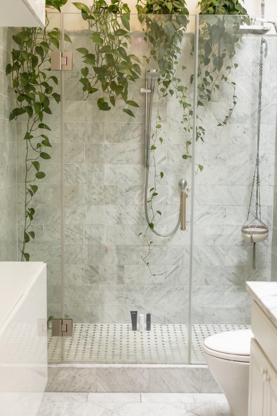 4 Ways To Reduce Water and Electricity Usage In Your Bathroom