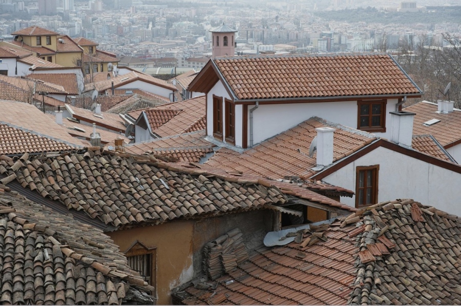 4 Services Essential to Fully Repair Older Roofs
