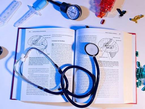 7 Essential Characteristics Of A Good Med School Consultant