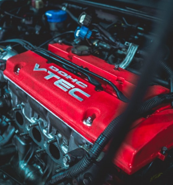 4 Reasons to Replace Your Car's Engine With Performance Parts