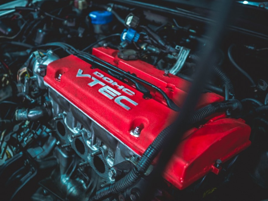 4 Reasons to Replace Your Car's Engine With Performance Parts